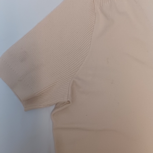 Women Cabi Campus Cream V-Neck Short Sleeve Top - Picture 7 of 13